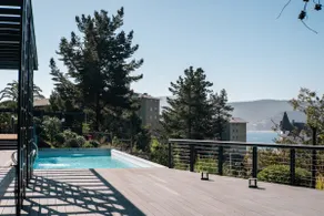 Perfect beach getaway steps from the plaza - Image 4