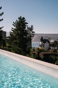 Perfect beach getaway steps from the plaza - Image 2