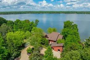 Luxury waterfront oasis with hot tub - Image 2