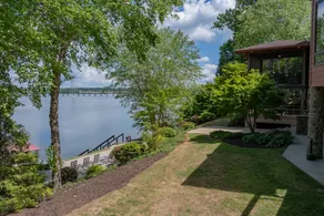 Luxury waterfront oasis with hot tub - Image 5
