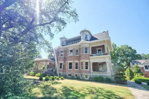 Charming Historic Victorian Home W/Fireplace - Image 2