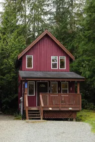 Stylish Surf-Themed 2 Storey Near Beaches & Trails - Image 4