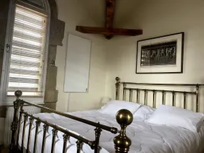 Stylish two-bedroom condo with free parking. - Image 3