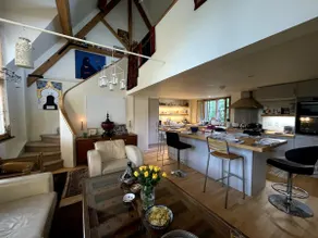 Stylish two-bedroom condo with free parking. - Image 2