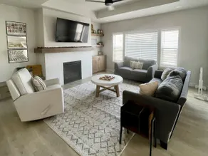 Full pickleball court, kings beds, HUGE clean home - Image 3