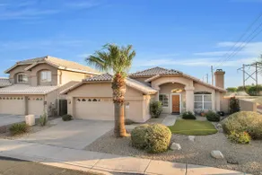 Luxe Phoenix Getaway (heated pool, mountain view) - Image 3