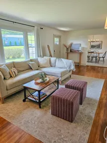 Cheerful 3-bedroom home with hot tub near PSU - Image 2