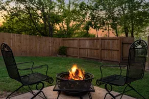 Comfy Queen 4 beds, Deck, Firepit, Coffee Bar - Image 3