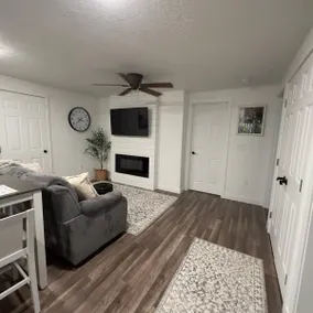 Cozy 2 Bedroom 1 Bath Kitchen - Image 2