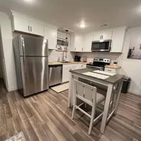 Cozy 2 Bedroom 1 Bath Kitchen - Image 5