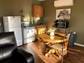 The Gray Mare, 1 bed 1 bath private guest suite - Image 3