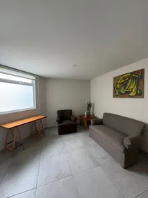 Apartment with a queen-size bed on the ground floor - Image 4