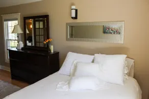 Beautiful 3 Bed Loft in Skaneateles - Image 2