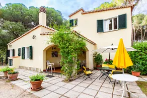 Beautiful villa with large garden near the sea in Santa Margherita di Pula - Image 4