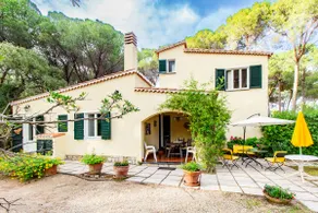 Beautiful villa with large garden near the sea in Santa Margherita di Pula - Image 2