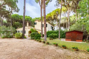 Beautiful villa with large garden near the sea in Santa Margherita di Pula - Image 3