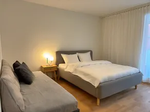 Stylish, well-connected 2.5-room apartment in Zug - Image 3
