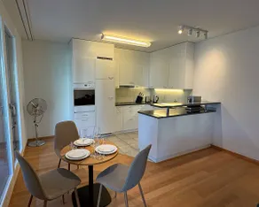 Stylish, well-connected 2.5-room apartment in Zug - Image 2