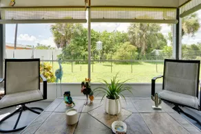 Pet-Friendly Home Fenced Yard Near Beach & Shops - Image 4