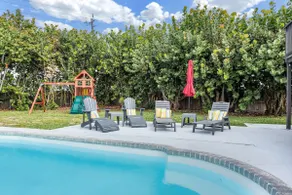 Beachside Private Pool/Yard Kid&Pet Friendly. 3 min from the Beach - Image 3