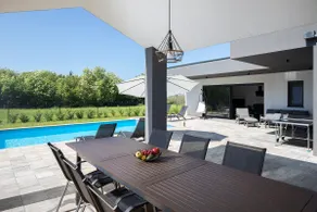 Vila Nora with heated pool - Image 2
