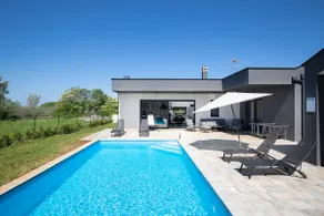Vila Nora with heated pool - Image 5