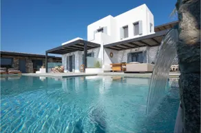 Apartment with pool view & private hot tub - Image 3