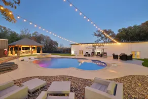 HERITAGE HOUSE- HUGE POOL-ROOFTOP-PICKLE-BALL COURT-ARCADE-HOT-TUB - Image 2