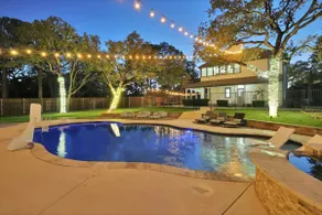 HERITAGE HOUSE- HUGE POOL-ROOFTOP-PICKLE-BALL COURT-ARCADE-HOT-TUB - Image 3