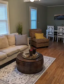 Charming, 1-bedroom, open concept house - Image 2