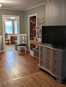 Charming, 1-bedroom, open concept house - Image 3