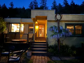 Guerneville~Walk to Russian River~HotTub~Huge Fenced Yard~Dog OK~Villa Mimosa - Image 4
