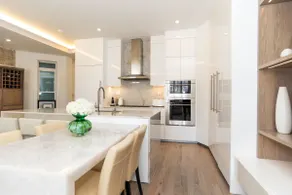 Luxury 2-story 2-bedroom 3-bath Lincoln Park Apt - Image 2