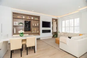 Luxury 2-story 2-bedroom 3-bath Lincoln Park Apt - Image 4