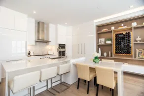 Luxury 2-story 2-bedroom 3-bath Lincoln Park Apt - Image 3