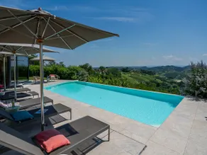 Villa mit Garten, Terrasse und Whirlpool | Panoramablick - Image 2