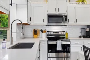 Echo Lake Unit B - Serene & Centrally Located - Image 3