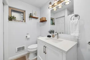 Echo Lake Unit B - Serene & Centrally Located - Image 5
