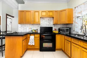 Cozy upscale apartment centrally located in Kingston 6 - Image 3