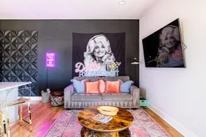 E Nash Vibe Townhouse! 6 Miles-DT Rooftop Patio - Image 3