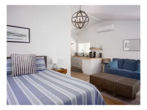 LUX Private Guest House | Full Kitchen & Parking - Image 2