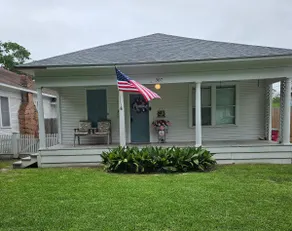 Coastal Cottage with Pool - Image 2