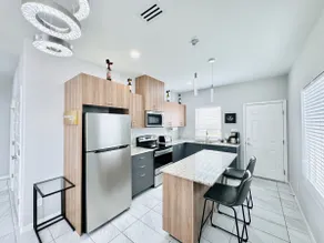 Modern comfortable retreat in gated community! - Image 4