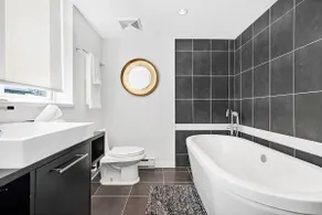 5 BR & 3 BTH Entire 3 Floor Townhome-Rooftop - Image 3