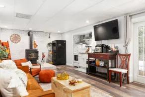 Lovely Lower Level 2 Bedroom Suite - Dog Friendly - Image 4