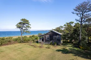 Beachfront Cottage + Studio w. Town Access - Image 5