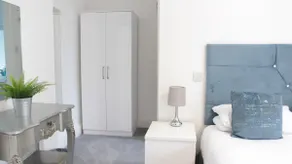 2 bed apartment, central, free dedicated parking - Image 4