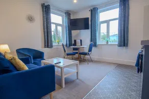 2 bed apartment, central, free dedicated parking - Image 2