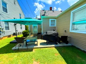 Retro 3BR near Horse Park | Arcade & Pets - Image 4