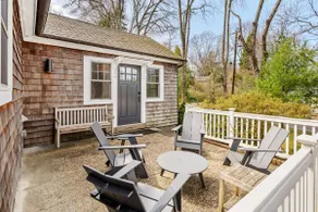 Sag Harbor Chic Modern Cottage - Image 3